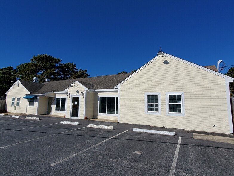 168 Lower County Rd, Dennis Port, MA à vendre - Photo du bâtiment - Image 2 de 11