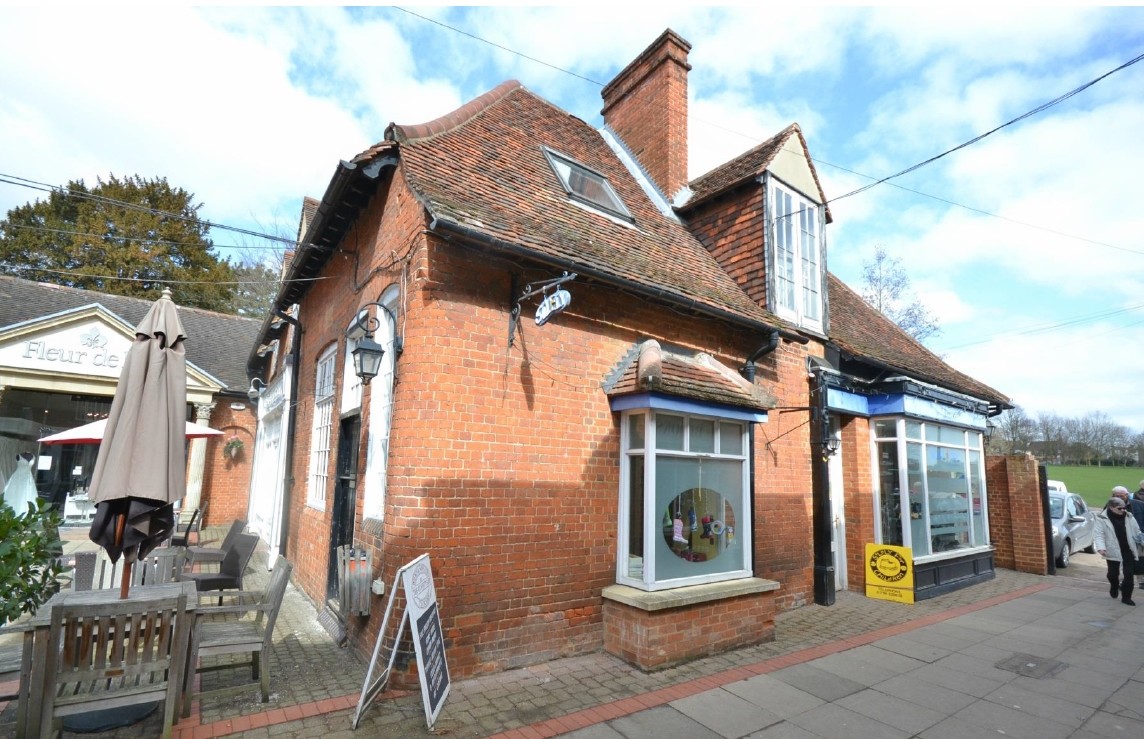 2-6 Rose & Crown Walk, Saffron Walden for lease Primary Photo- Image 1 of 7