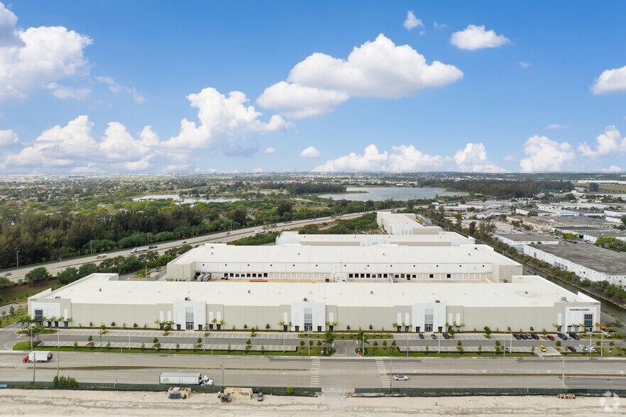 12700 NW Le Jeune Rd, Opa-locka, FL à louer - Aérien - Image 3 de 8