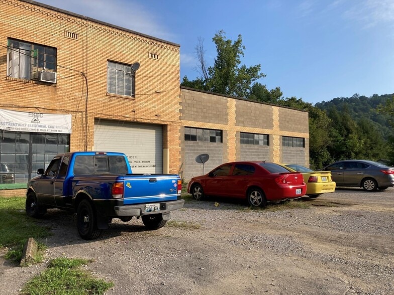 2841 N Main St, Hazard, KY à louer - Photo du bâtiment - Image 2 de 5