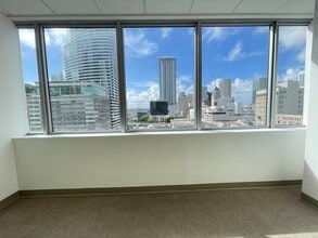 150 SE 2nd Ave, Miami, FL à louer Photo intérieure- Image 1 de 4