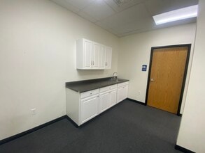 5250 High Banks Rd, Springfield, OR for lease Interior Photo- Image 2 of 11