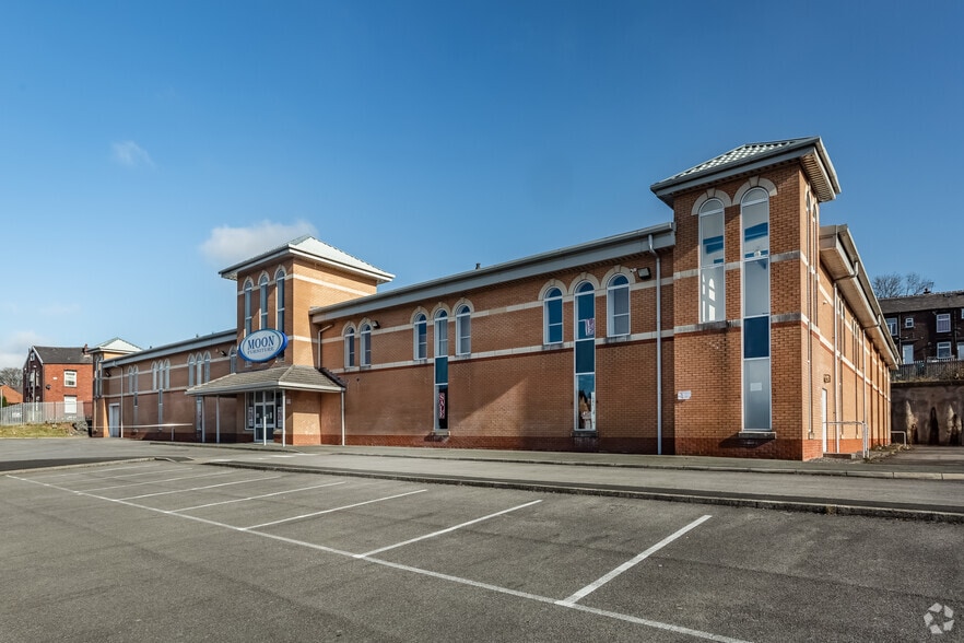 Rock Valley Way, Rochdale for lease - Primary Photo - Image 1 of 11
