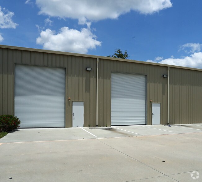 8601 Fawn Trl, Conroe, TX à louer - Photo du bâtiment - Image 2 de 3