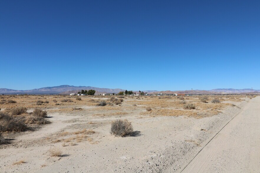 Birch Avenue (Schindler Court), Rosamond, CA à vendre - Photo du bâtiment - Image 2 de 8