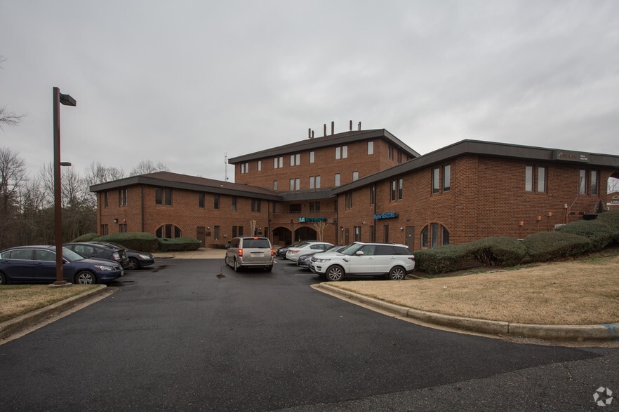 10903 Indian Head Hwy, Fort Washington, MD à vendre - Photo du bâtiment - Image 3 de 83