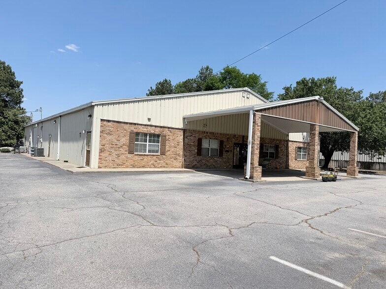 3097 Emery Cir, Austell, GA à vendre - Photo du bâtiment - Image 3 de 19