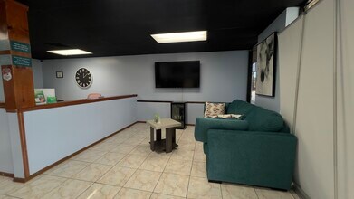8407 Bandera Rd, San Antonio, TX for lease Lobby- Image 2 of 10