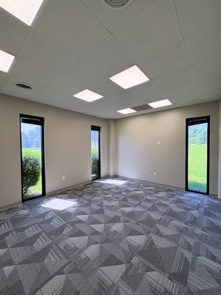 3030 Horseshoe Ln, Charlotte, NC for lease - Building Photo - Image 2 of 16