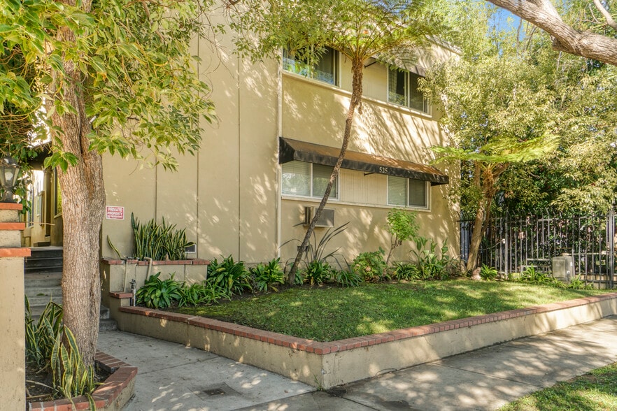 525 N Sweetzer Ave, Los Angeles, CA for sale - Building Photo - Image 2 of 25