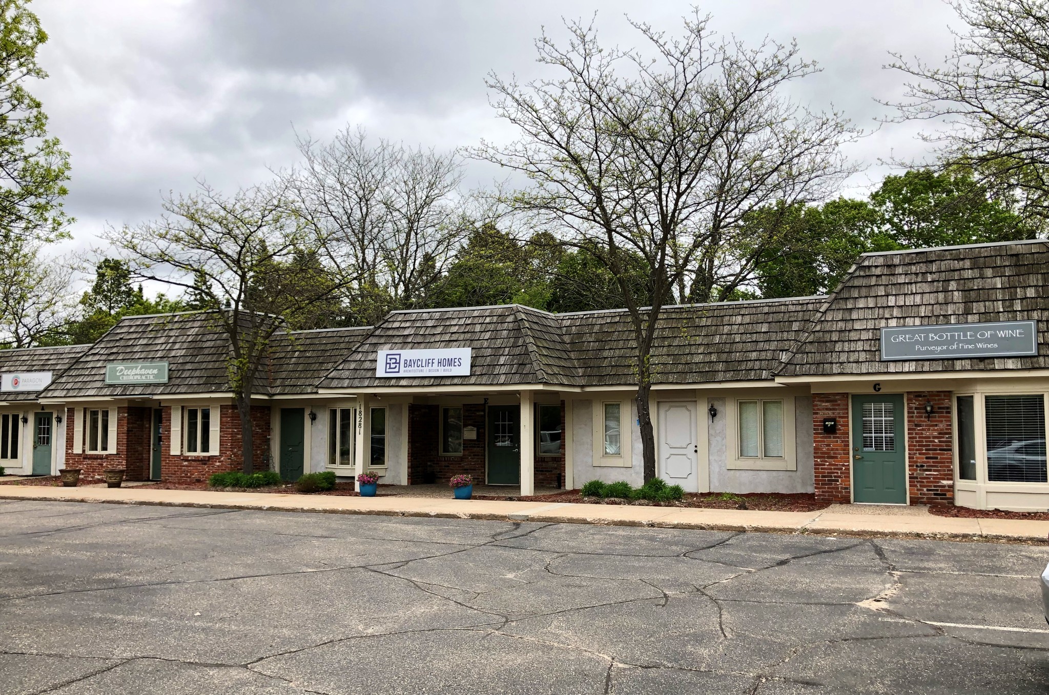 18281 Minnetonka Blvd, Deephaven, MN for sale Primary Photo- Image 1 of 1