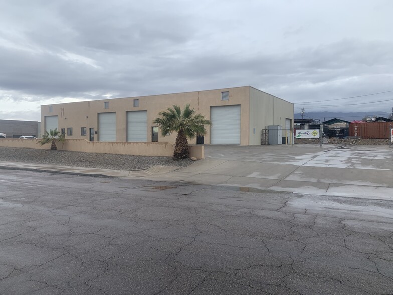 2010 Holly Ave, Lake Havasu City, AZ for lease - Building Photo - Image 1 of 8