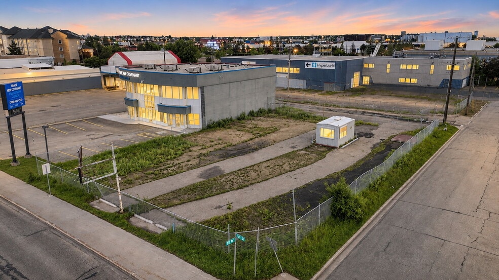 7303 104th St NW, Edmonton, AB à vendre - Photo du bâtiment - Image 1 de 15