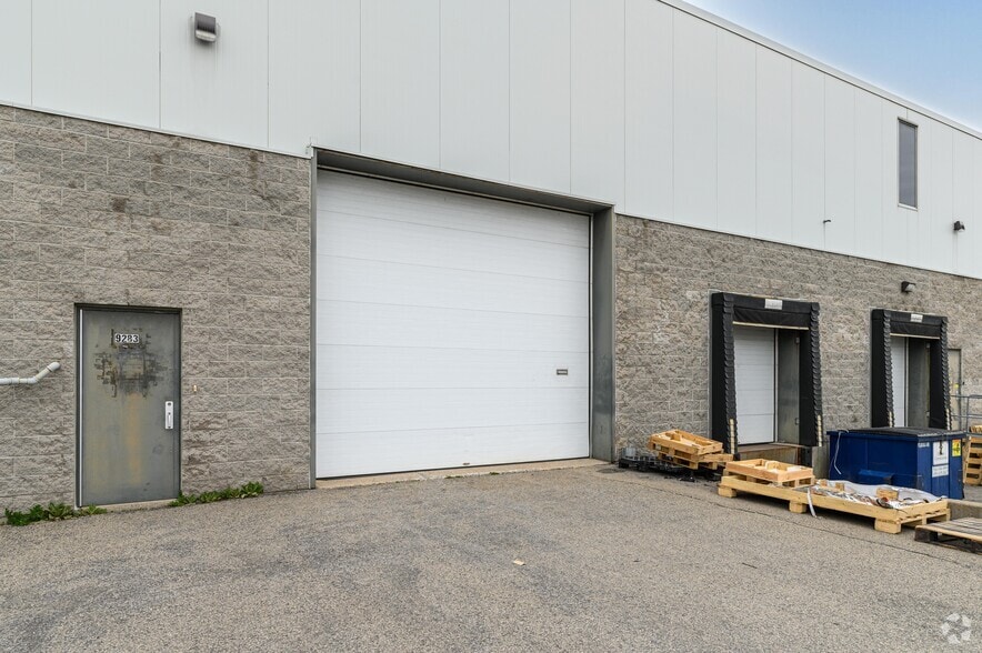 9251-9283 Rue Thimens, Montréal, QC for sale - Building Photo - Image 3 of 6