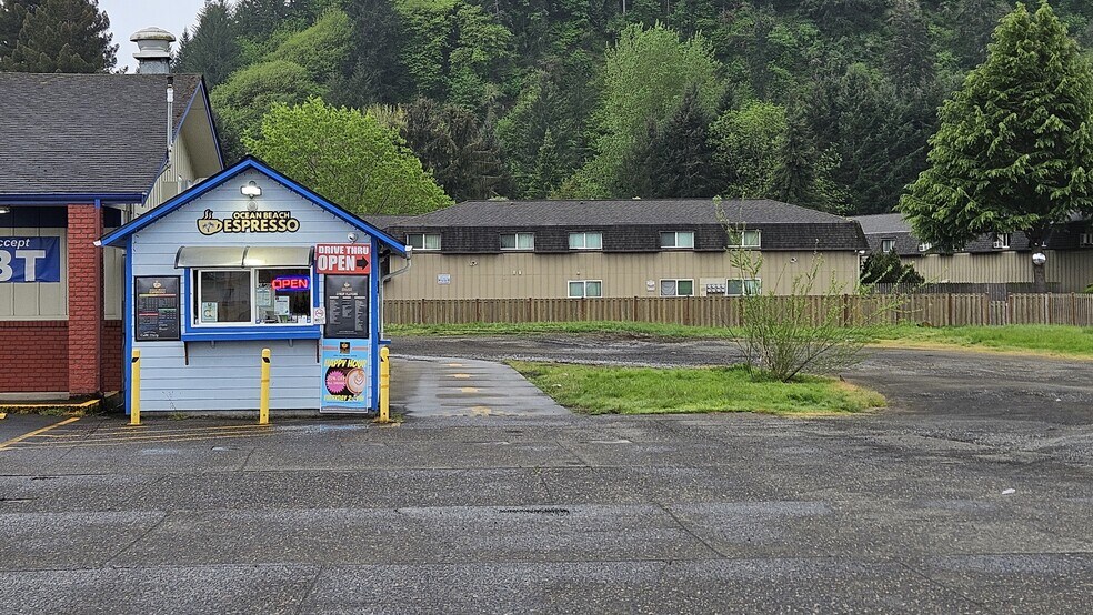3803 Ocean Beach Hwy, Longview, WA for lease - Primary Photo - Image 1 of 9