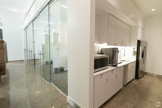 15 W 38th St, New York, NY for lease Interior Photo- Image 1 of 5