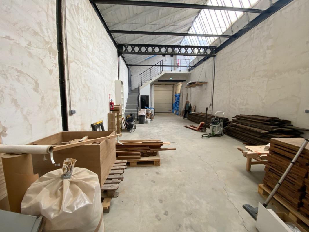 Flex in Fleurieu-sur-Saône for lease Building Photo- Image 1 of 5