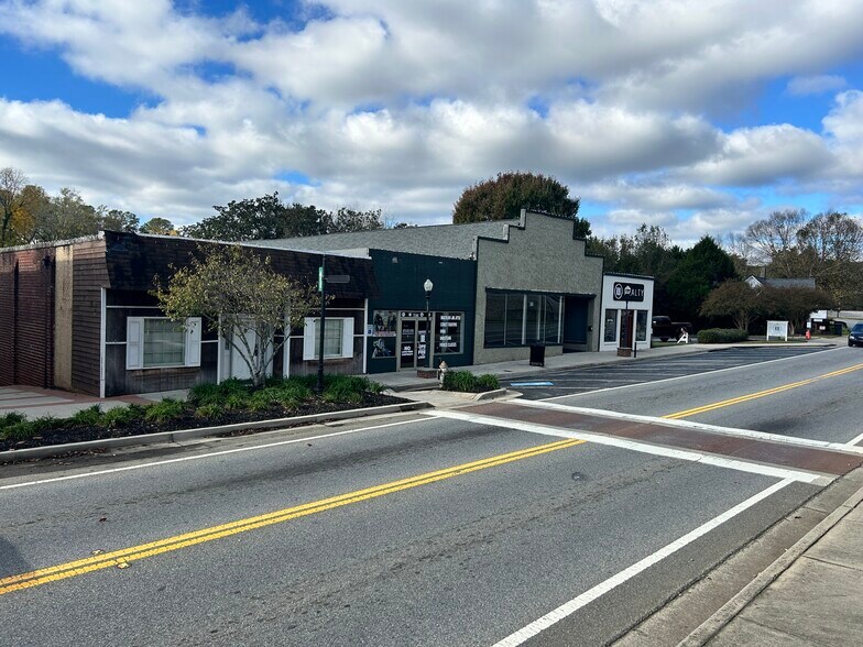 4871 N Main St, Acworth, GA à louer - Photo du bâtiment - Image 1 de 14