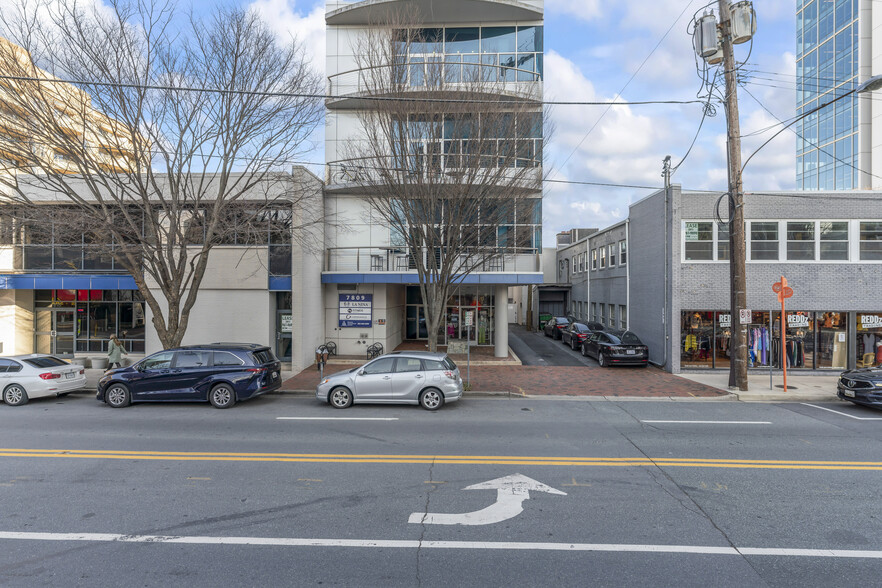 7809 Woodmont Ave, Bethesda, MD à louer - Photo du bâtiment - Image 1 de 13