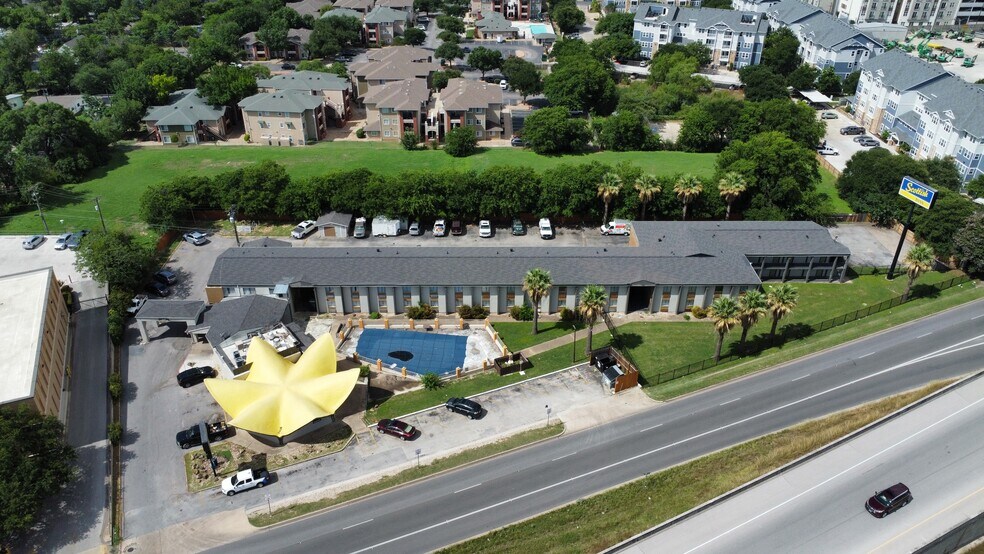 6201 E Highway 290, Austin, TX à vendre - Photo du bâtiment - Image 3 de 6