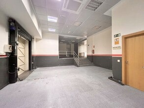 Retail in Madrid, Madrid for lease Interior Photo- Image 2 of 23
