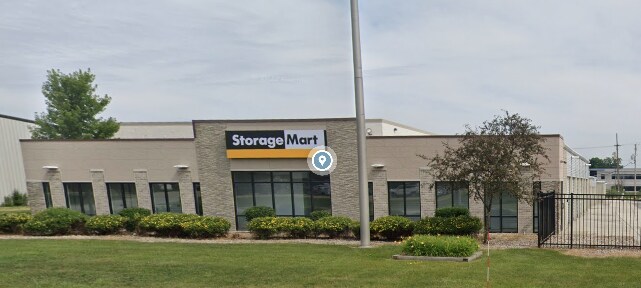 16500 W Glendale Dr, New Berlin, WI à louer - Photo principale - Image 1 de 1