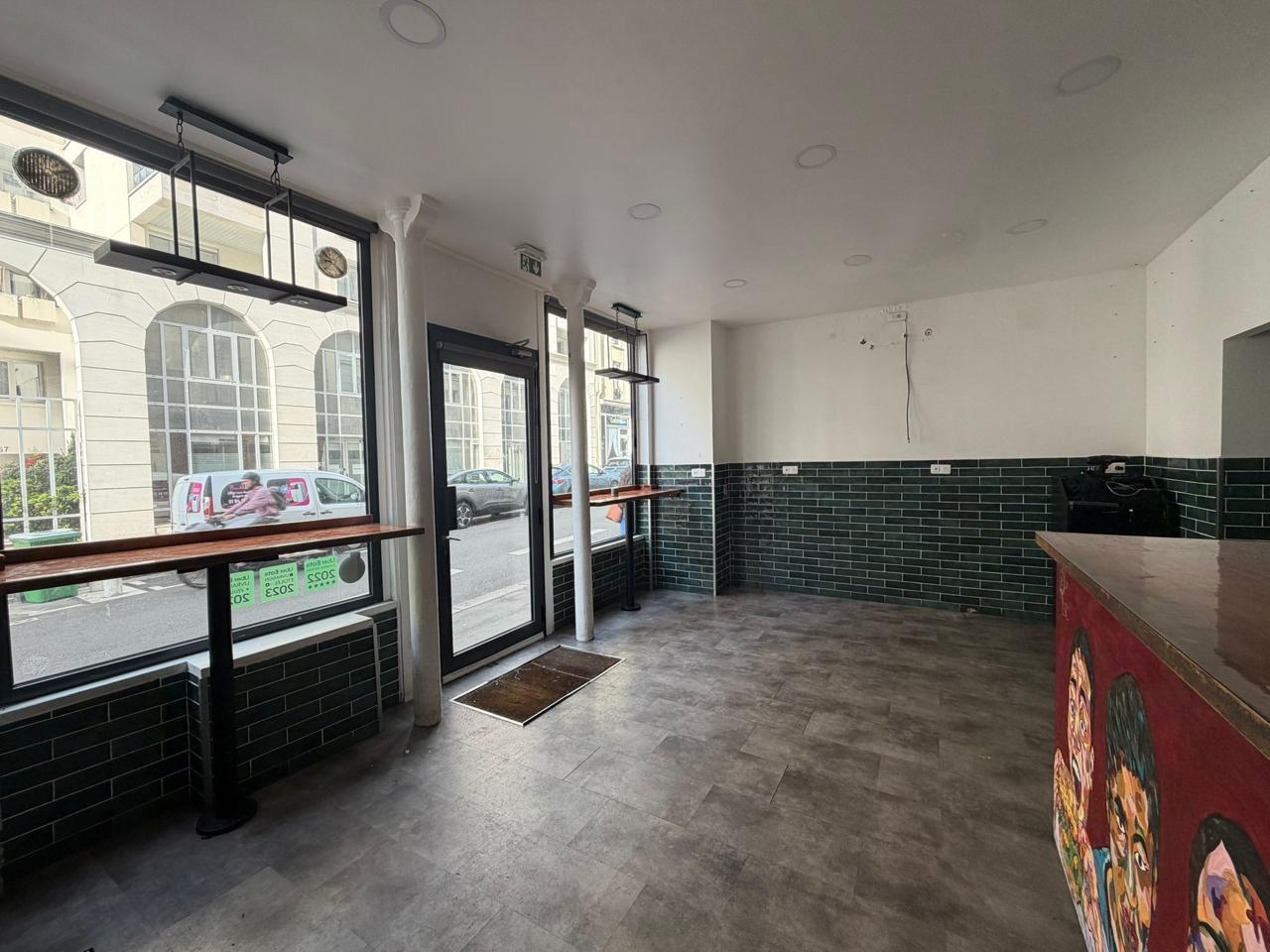 Retail in Paris for lease Building Photo- Image 1 of 8