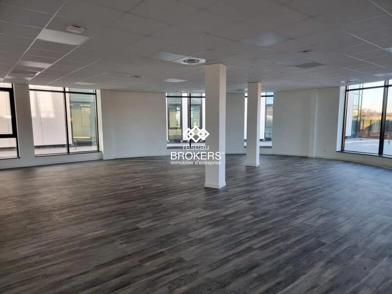 Office in Mauguio for lease - Interior Photo - Image 2 of 3