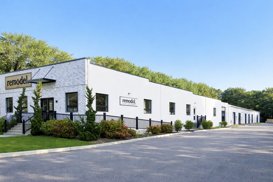 137 Montauk Hwy, Westhampton, NY à vendre - Photo du bâtiment - Image 2 de 7