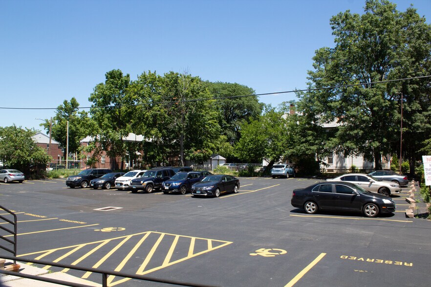 1423 Chapel St, New Haven, CT for lease - Building Photo - Image 3 of 4