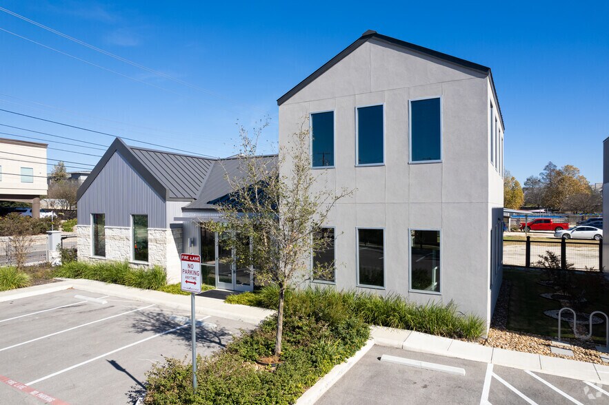 366 W Sunset Rd, San Antonio, TX à louer - Photo principale - Image 1 de 12