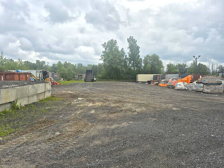 2591 Del Zotto ave, Gloucester, ON for lease - Building Photo - Image 3 of 4