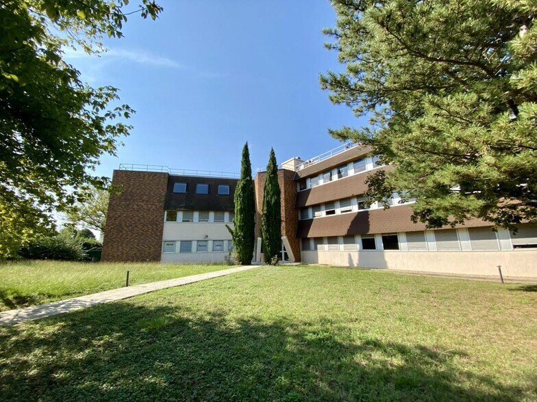 7 Rue Maryse Bastié, Bron for lease - Building Photo - Image 1 of 6