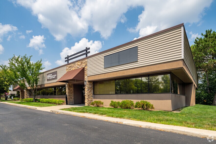 27650-27652 Franklin Rd, Southfield, MI à louer - Photo du bâtiment - Image 2 de 44