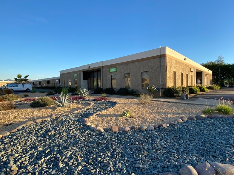 409-493 Vernon Way, El Cajon, CA for lease - Building Photo - Image 3 of 5