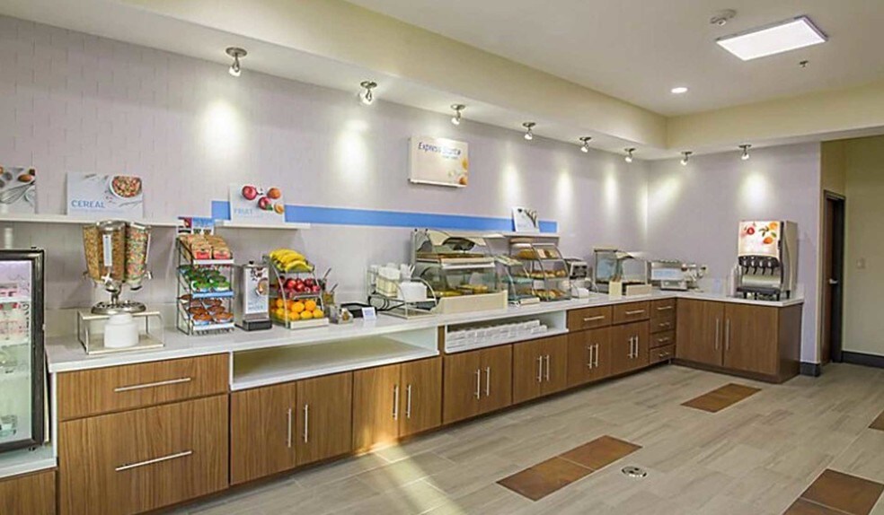 220 N Expressway 77, Raymondville, TX à vendre - Photo du bâtiment - Image 2 de 18