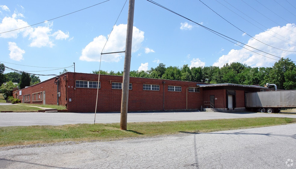 1104 W Ward Ave, High Point, NC for sale - Primary Photo - Image 1 of 4