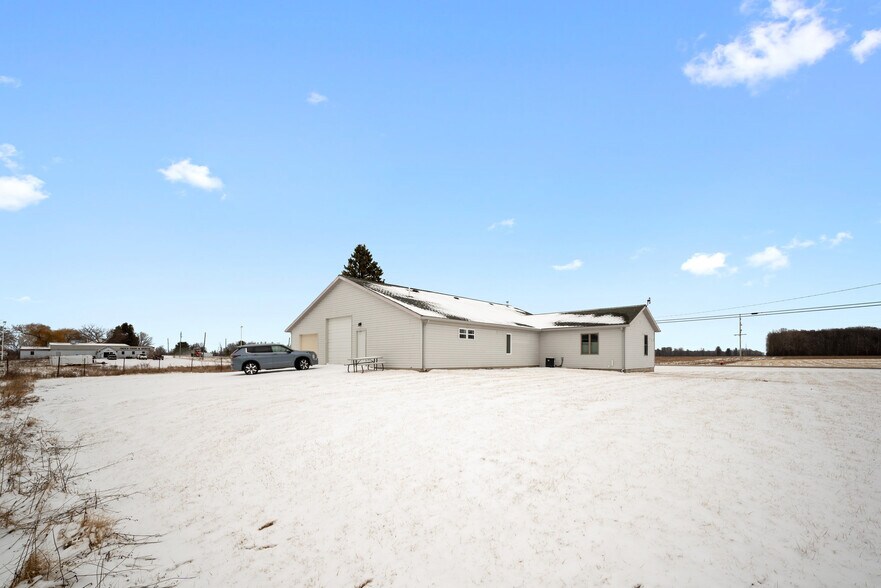 6163 N Meridian Rd, Hope, MI à vendre - Photo du bâtiment - Image 3 de 31