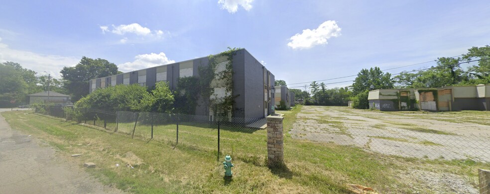 5080 Roselawn Dr, Indianapolis, IN à vendre - Photo du bâtiment - Image 2 de 11