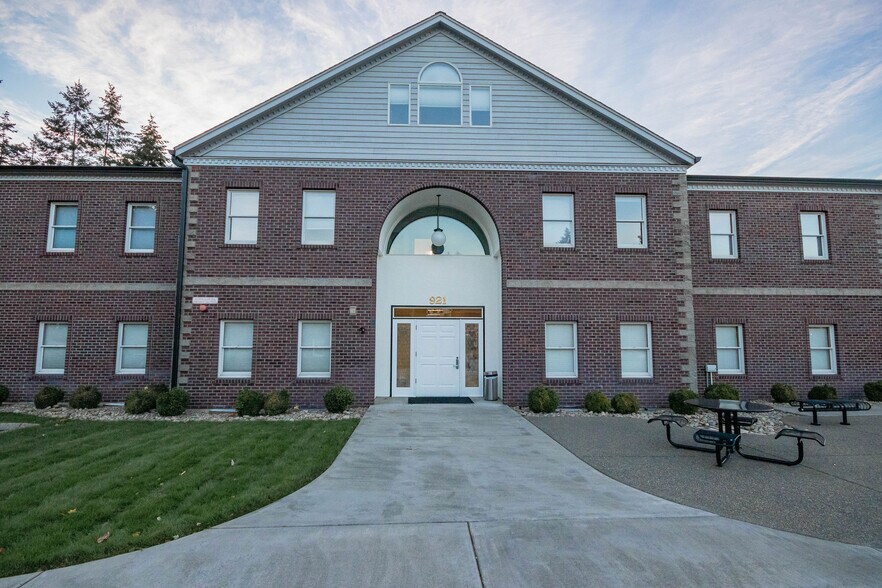 921 Lakeridge Way SW, Olympia, WA for sale - Building Photo - Image 2 of 3