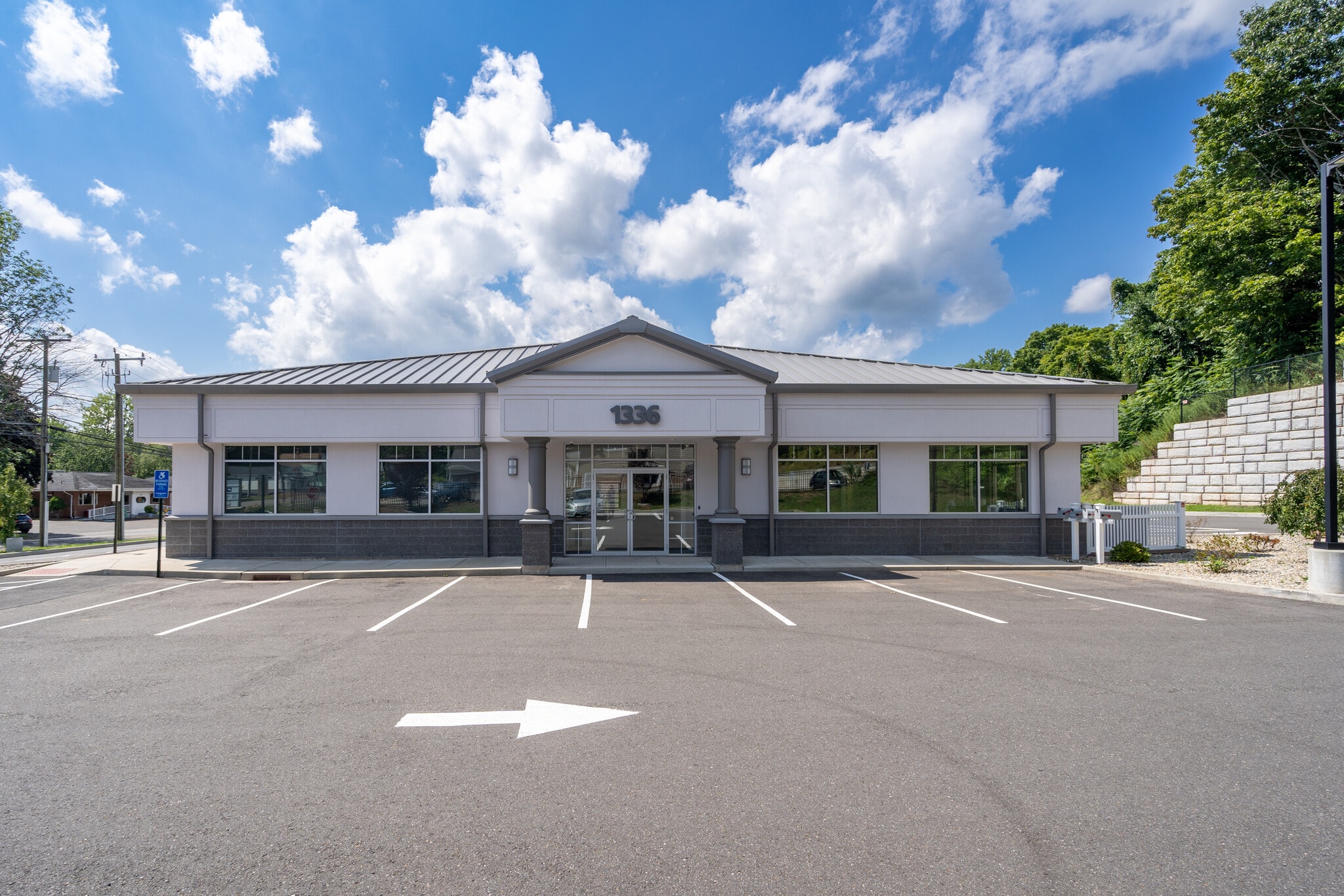 1336 E Main St, Meriden, CT à louer Photo principale- Image 1 de 13