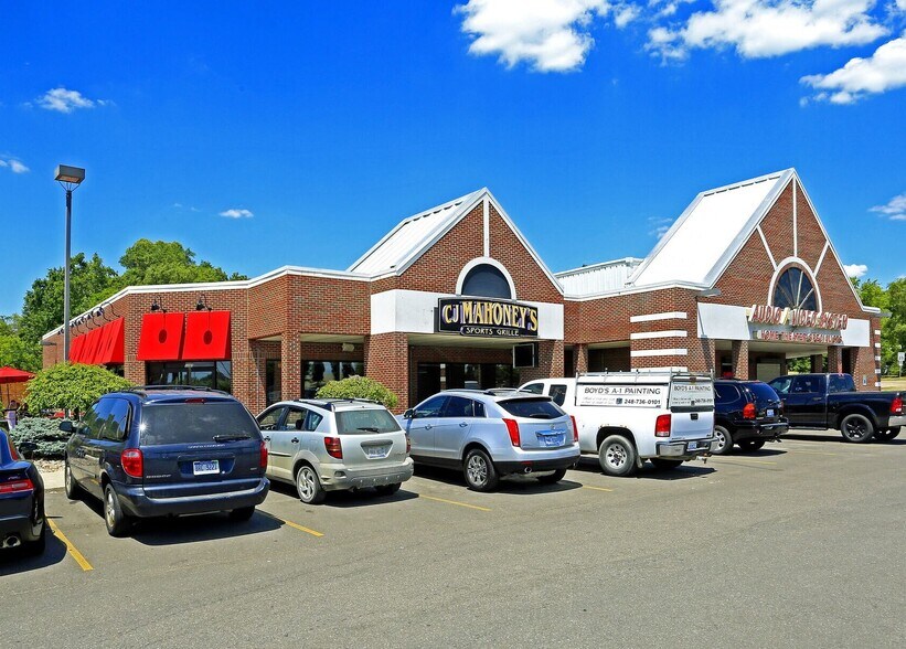 3230-3350 Rochester Rd, Rochester Hills, MI à louer - Photo du bâtiment - Image 1 de 6