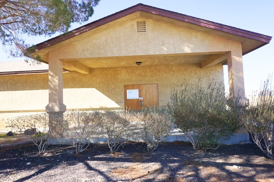 11112 Barstow Rd, Lucerne Valley, CA à vendre - Photo du bâtiment - Image 1 de 15