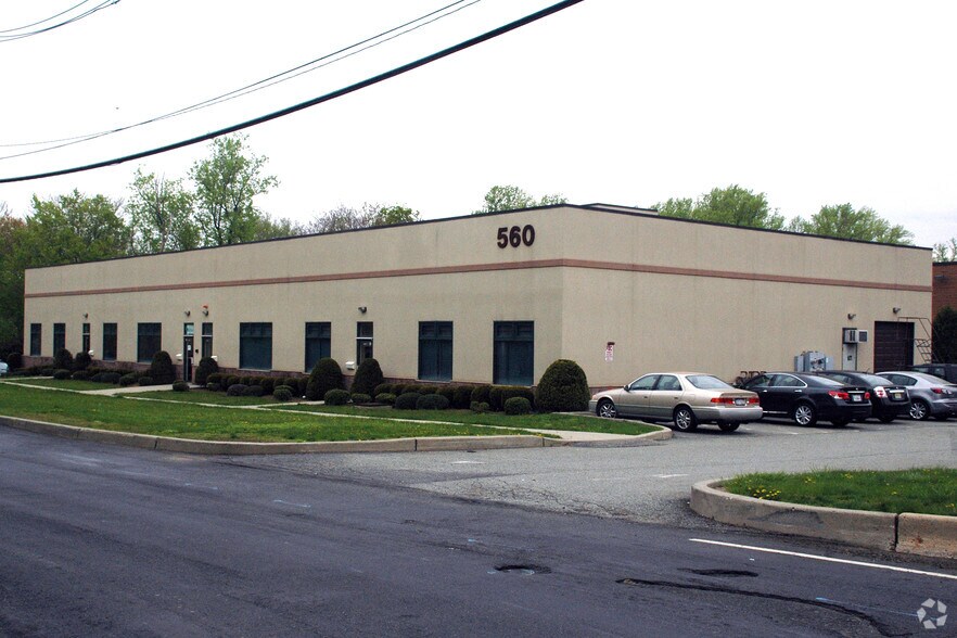 560 Bradley Hill Rd, Blauvelt, NY à vendre - Photo du bâtiment - Image 2 de 10