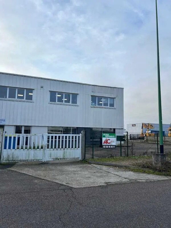 Office in Saint-Étienne-du-Rouvray for lease Building Photo- Image 1 of 8