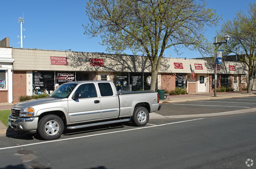 4711-4723 Clark Ave, White Bear Lake, MN à louer - Photo du bâtiment - Image 2 de 3