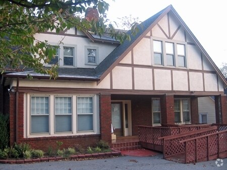118 NW Third Ave, Hickory, NC à vendre - Photo du bâtiment - Image 2 de 3