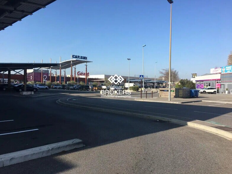 Retail in Avignon for sale - Building Photo - Image 1 of 4