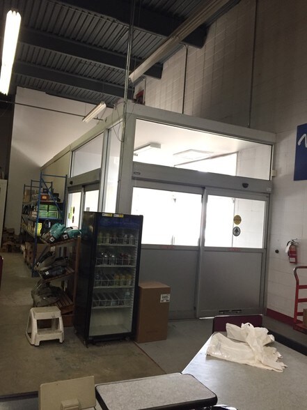 2310 50 Av, Red Deer, AB à louer - Autre - Image 3 de 23