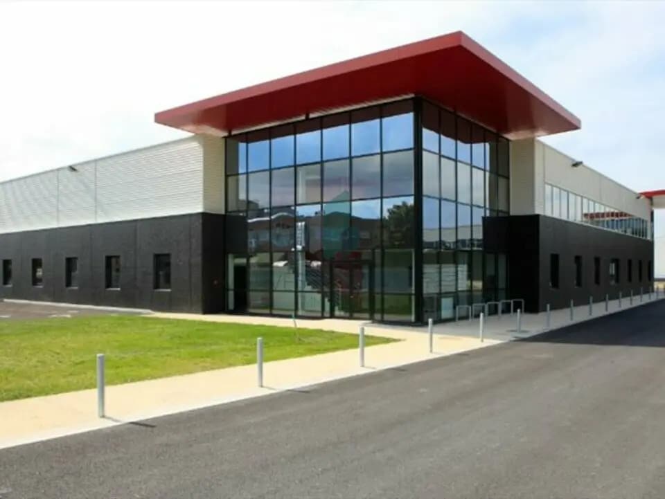 Industrial in La Courneuve for lease Building Photo- Image 1 of 7